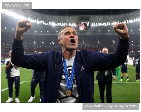 法超杯决赛门将舍瓦利耶两度扑点，成巴黎夺冠最大功臣