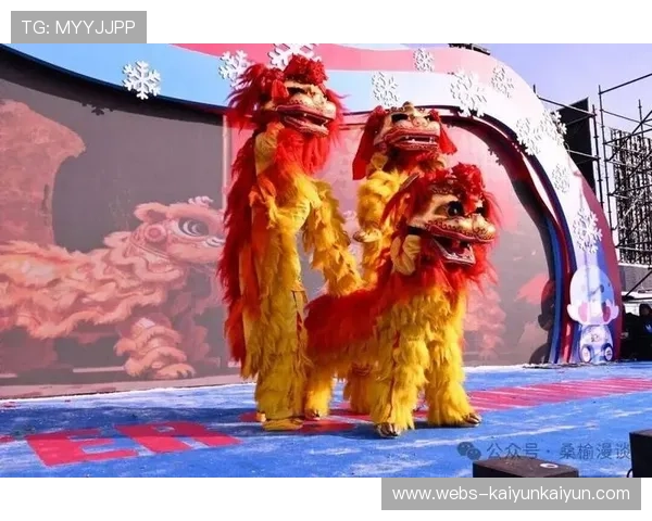 大连冬泳赛成民俗展示窗口，舞狮、秧歌与冰雪主题歌舞轮番登场