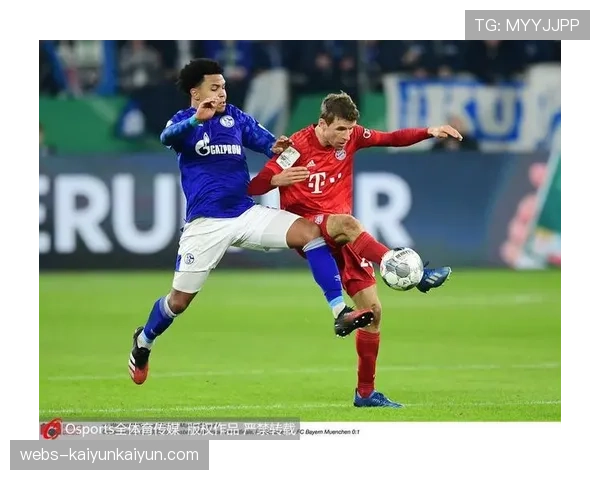 特写：沙尔克04门将穆勒扑出点球后的激情怒吼